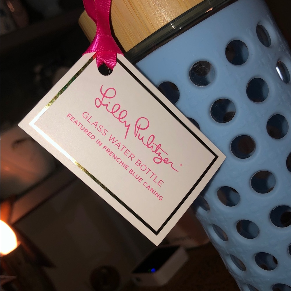 Lilly Pulitzer Glass Water Bottle Featured In Frenchie Blue Caning - Picture 2 of 13